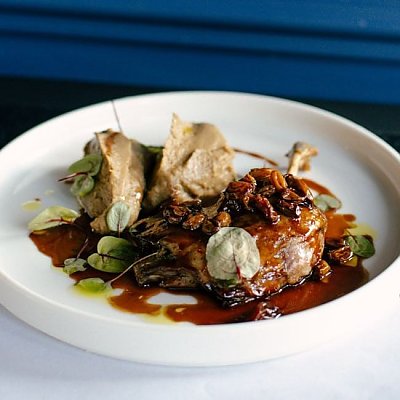 Заказать Утка-конфи с изюмом и баклажаном, Таймс Кафе