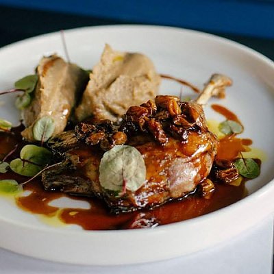 Заказать Утка-конфи с изюмом и баклажаном, Таймс Кафе