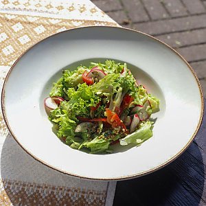 Салат из овощей с тыквенными семечками, Трактир У Озера