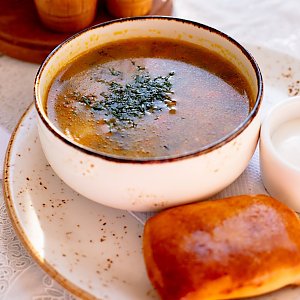Крупник с белыми грибами, Трактир У Озера