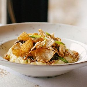 Щечки с картофельным пюре и чипсами из сельдерея, Трактир У Озера