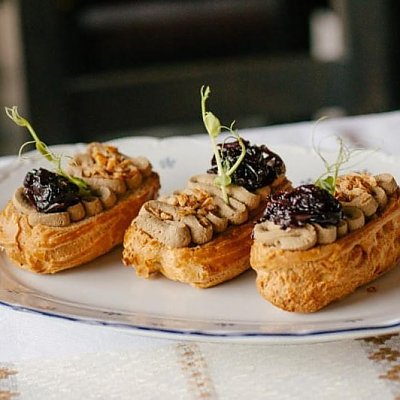 Заказать Эклер с паштетом, Трактир У Озера