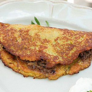 Дерун с рваной свининой и сметанно-чесночным соусом, Трактир У Озера
