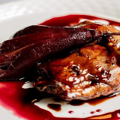 Заказать Утиная ножка Конфи с пряной грушей, Жюль Верн