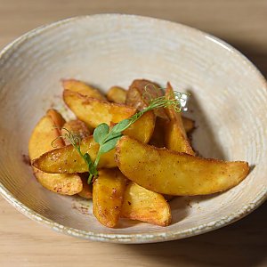 Картофельные дольки, Гастробар Цоколь (Материк)