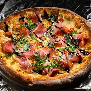 Пицца с пармой и грушей (510г), Гастробар Цоколь (Материк)