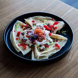 Блины с красной икрой, Гастробар Цоколь (Материк)