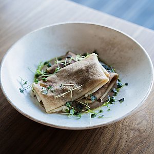 Блины с телячьей щекой и трюфельным соусом, Гастробар Цоколь (Материк)