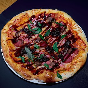Пицца Мясная с ростбифом, Гастробар Цоколь (Материк)