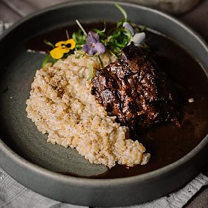 Говяжьи щеки с булгуром, МАМА ХУАНА