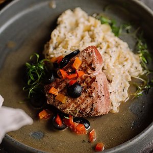 Филе тунца с трюфельным картофелем, МАМА ХУАНА