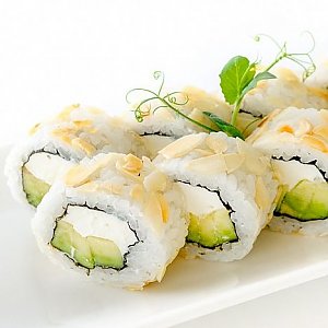 Ролл с авокадо и миндалём, Fusion Sushi