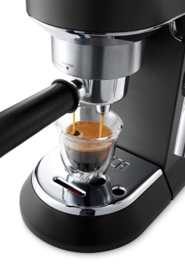 Рожковая кофеварка DeLonghi EC685.BK на сайте Белторгхолод
