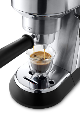 Рожковая кофеварка DeLonghi EC685.M на сайте Белторгхолод