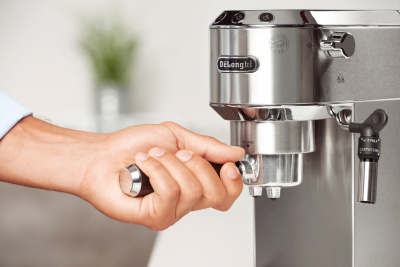 Рожковая кофеварка DeLonghi EC685.M на сайте Белторгхолод