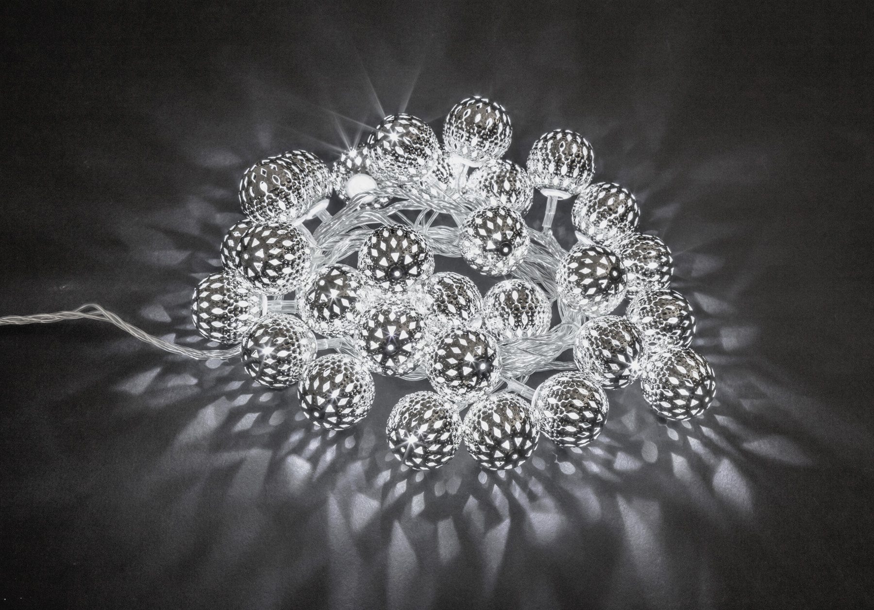 Гирлянда Navigator 14 042 NGF-D004-30CW-230 (серебряные шарики - металл 3.9м TR),