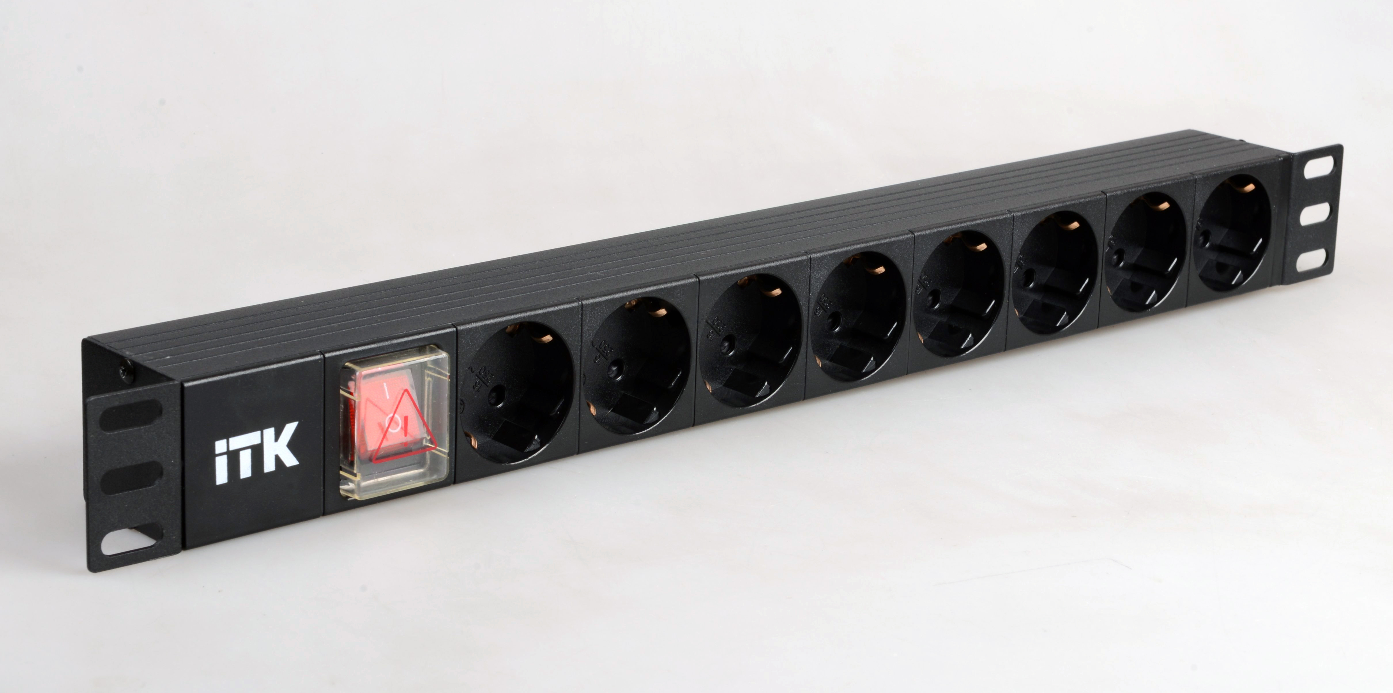 ITK PDU 8 розеток нем. ст, с LED выкл, 1U, без шнура, вх. С14